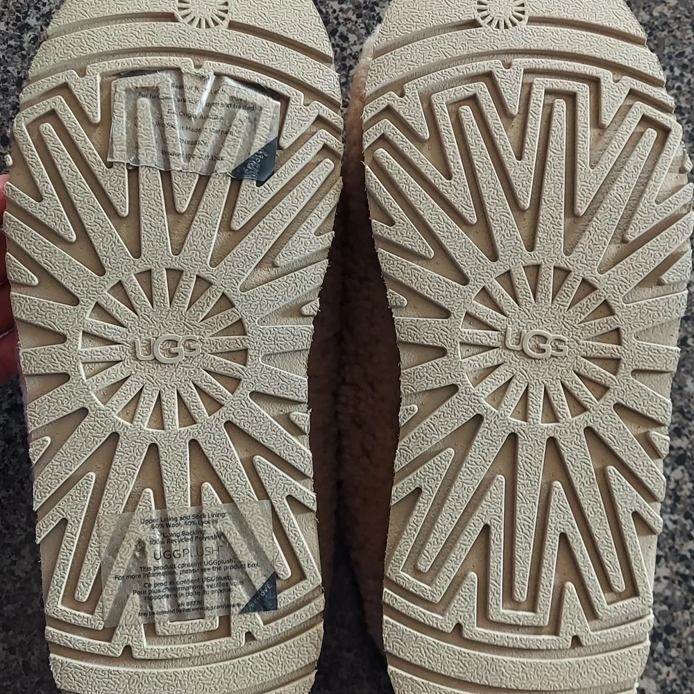 UGG Women's Tan Fuzz Slipper Clogs - Picture 4 of 5